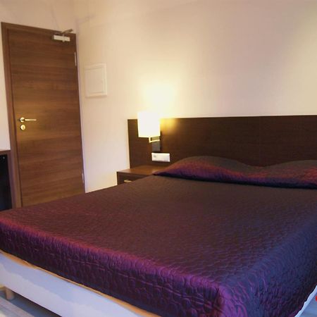 Hotel il Castello Borghese Senningerberg Esterno foto