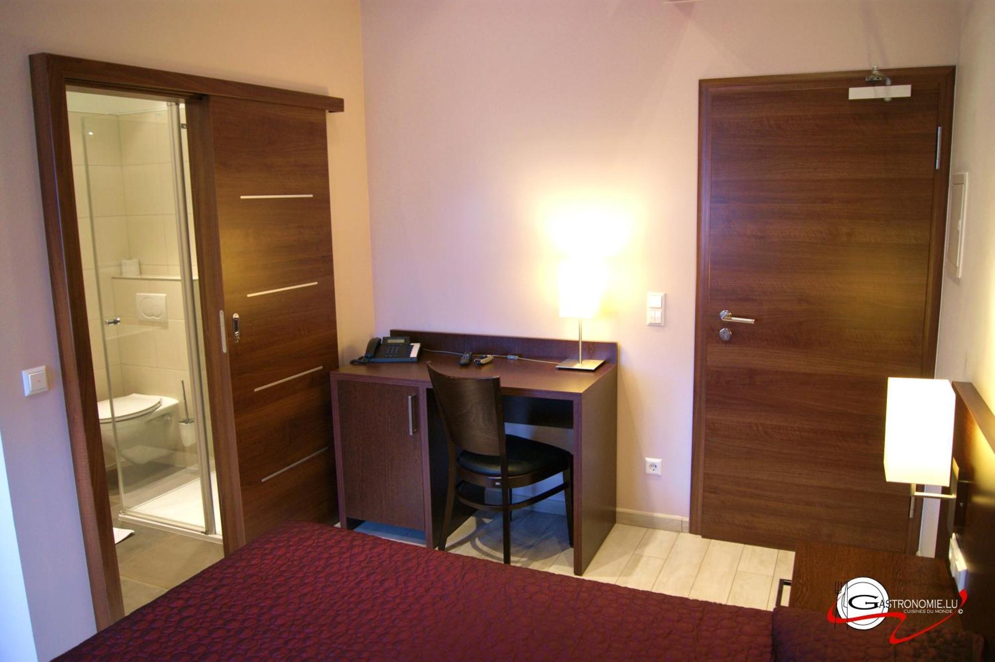 Hotel il Castello Borghese Senningerberg Esterno foto