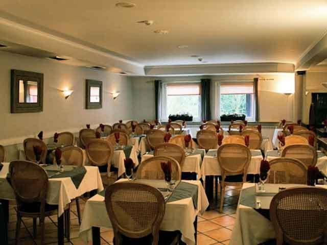Hotel il Castello Borghese Senningerberg Esterno foto